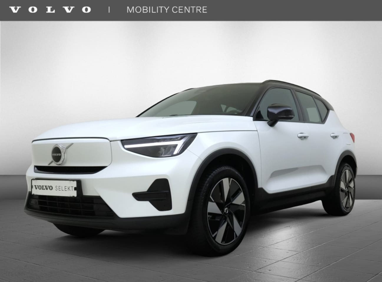 Volvo XC40 - Extended Plus 82 kWh | Trekhaak | Two-Tone | All-Seasonbanden - AutoWereld.nl