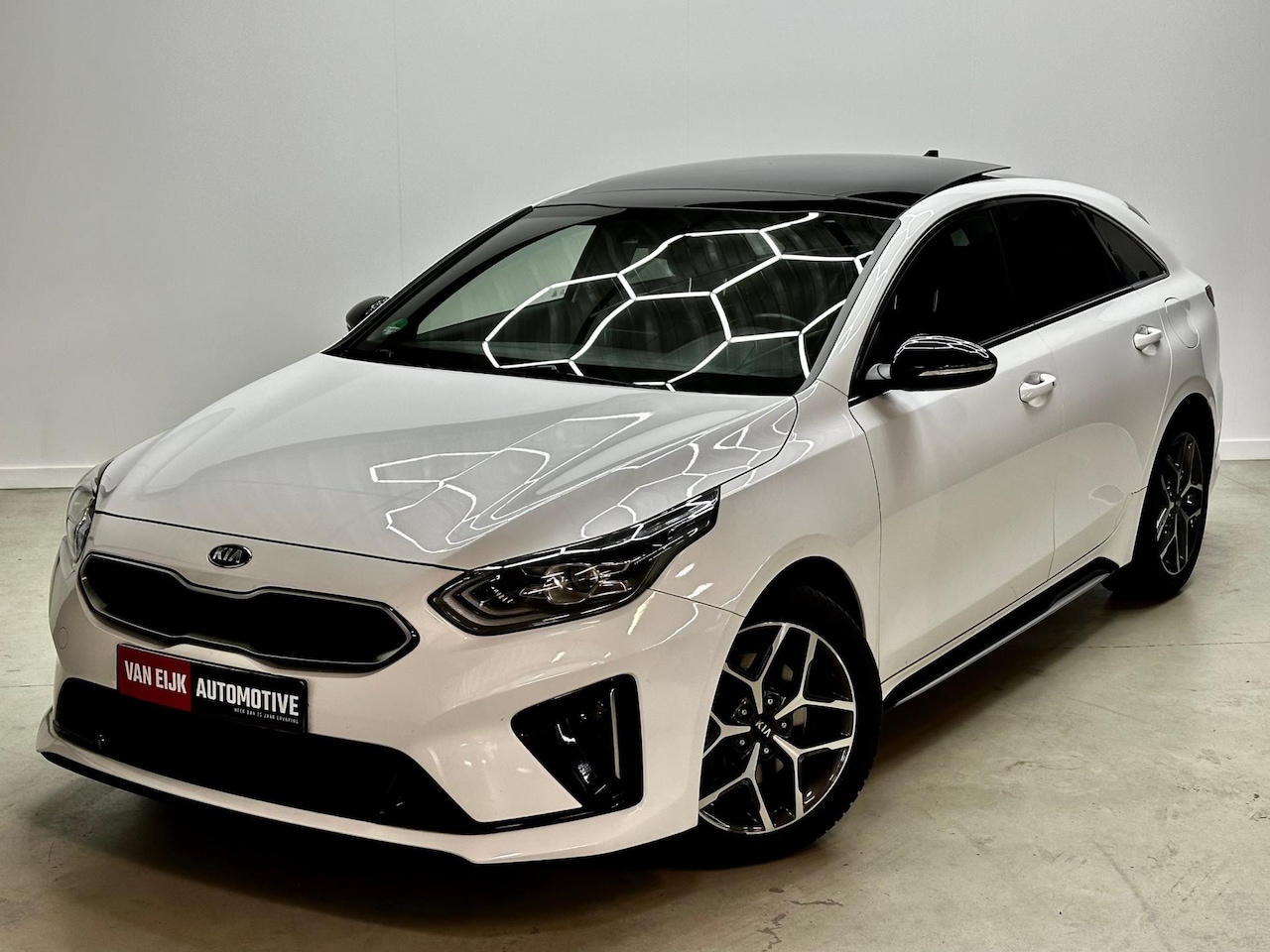 Kia Pro cee'd - GT 204PK-Pano-Camera-Navi-Carplay-Vol! - AutoWereld.nl