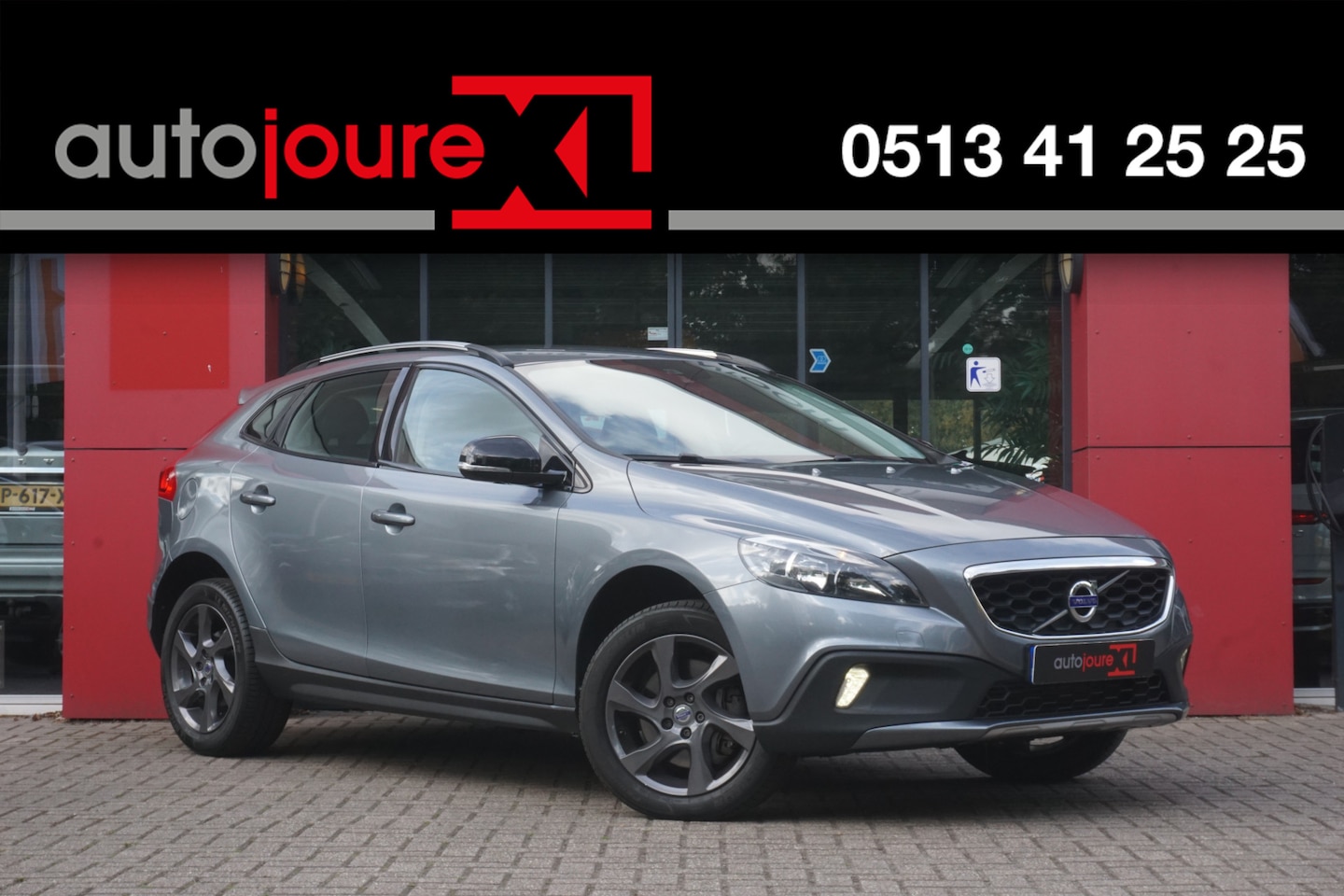 Volvo V40 Cross Country - 2.0 T5 AWD Momentum 245 pk | Origineel NL | Cruise Control | Trekhaak | Navigatie | - AutoWereld.nl