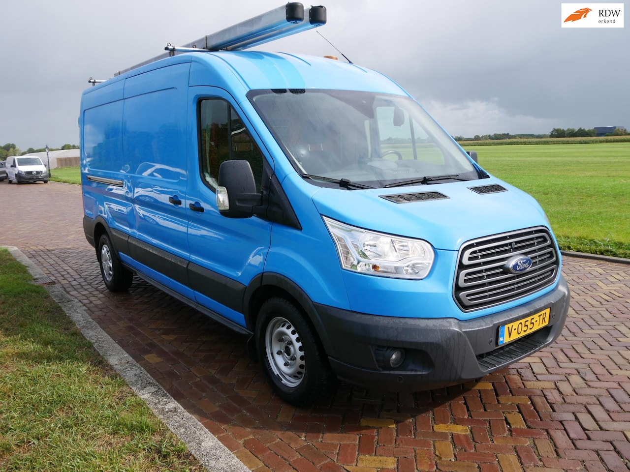 Ford Transit - 350 2.0 TDCI L3H2 96kW AC 2-DOOR SAFETY PACK ** 9999 EX BTW ** - AutoWereld.nl