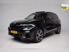 BMW X5 - XDrive45e M-SPORT ORG.NED / PANORAMADAK / EL.TREKHAAK / 360CAMERA / HEAD-UP / LEER / SFEER