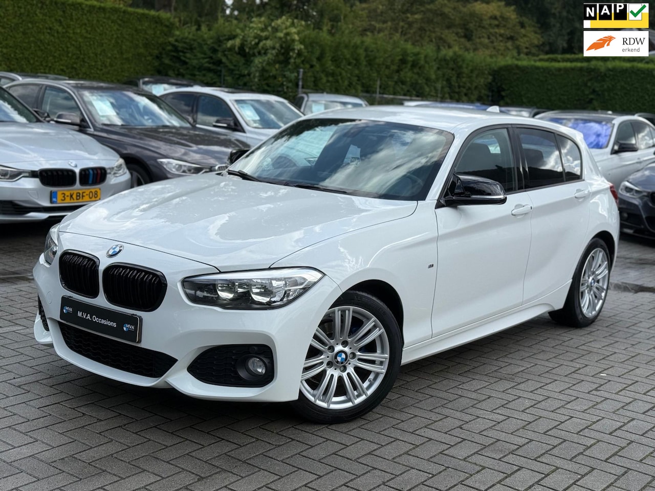BMW 1-serie - 116i M Sport|Navigatie|Stoelverw.|Cruise control|Climate control|Nette staat.. - AutoWereld.nl