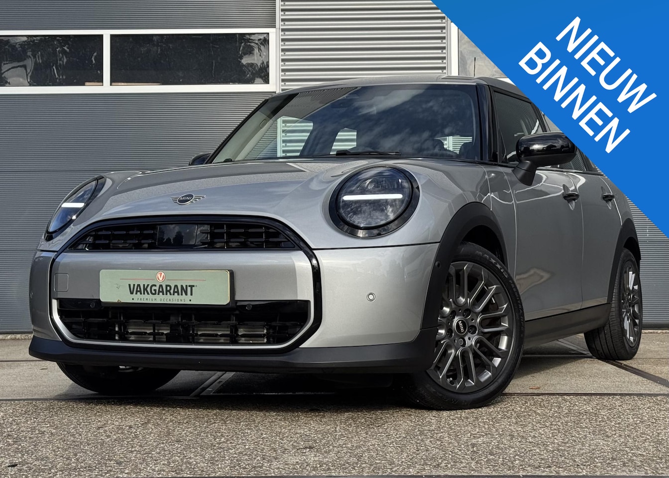 MINI Cooper - Mini 1.5 C Essential - AutoWereld.nl