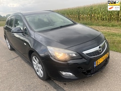Opel Astra Sports Tourer - 1.7 CDTi Edition schade rondom