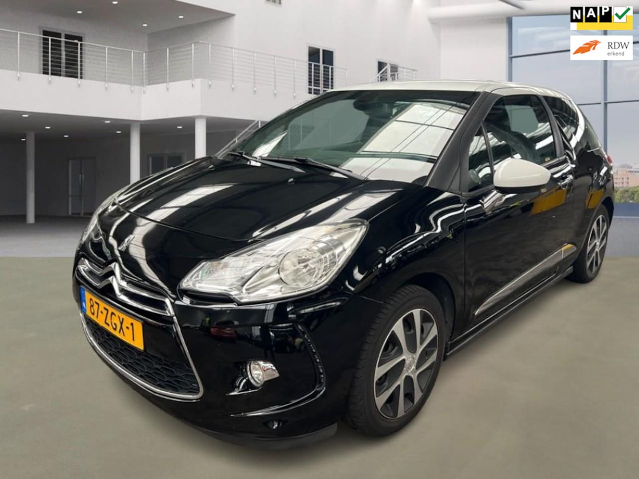 Citroën DS3 - 1.2 VTi Chic/AIRCO/CRUISE/PARKEERSENS ACHTER/TREKHAAK - AutoWereld.nl