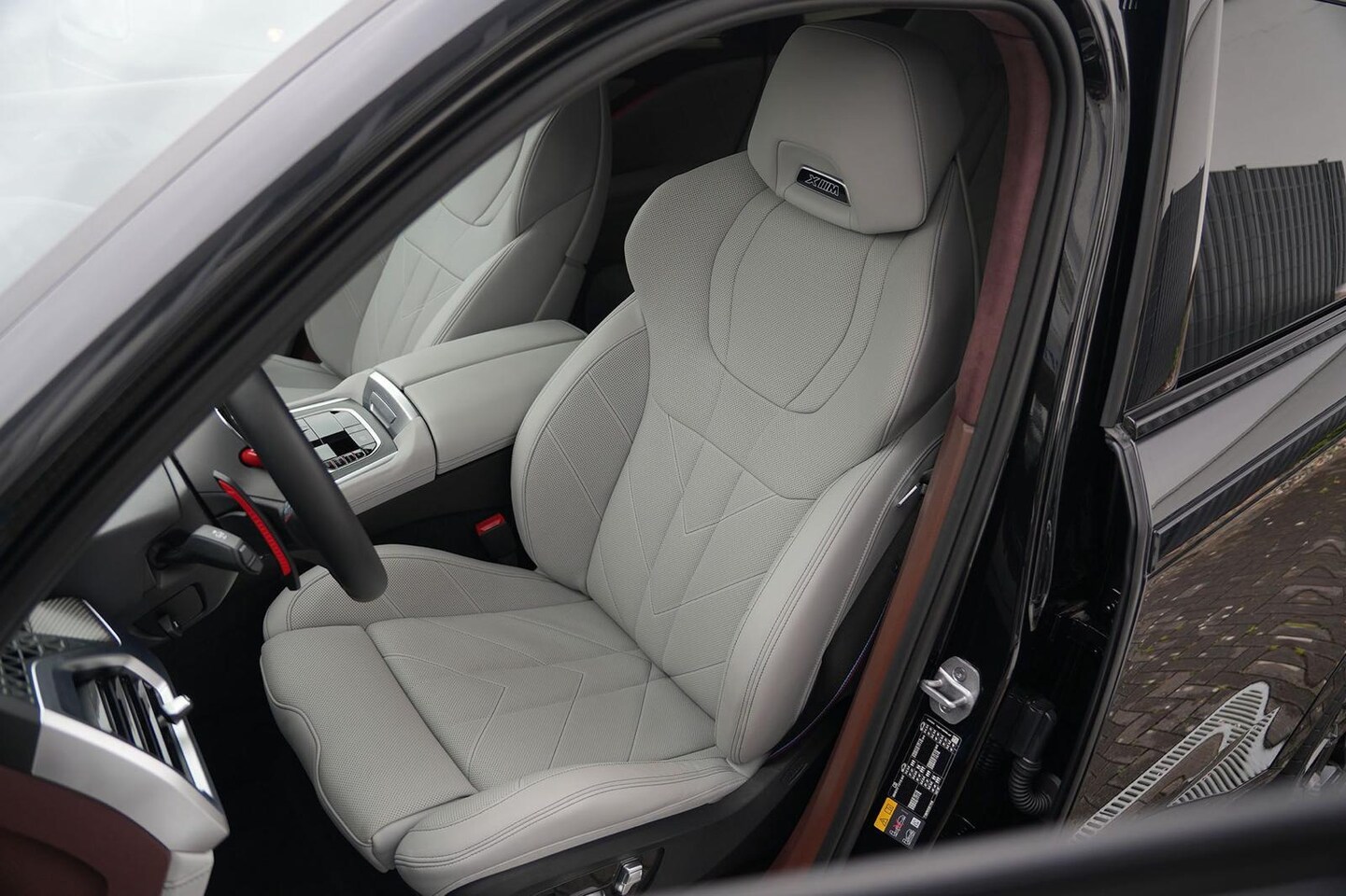 BMW XM - BMW XM BLACK EDITION 23M LEDERS SILVERSTONE - AutoWereld.nl