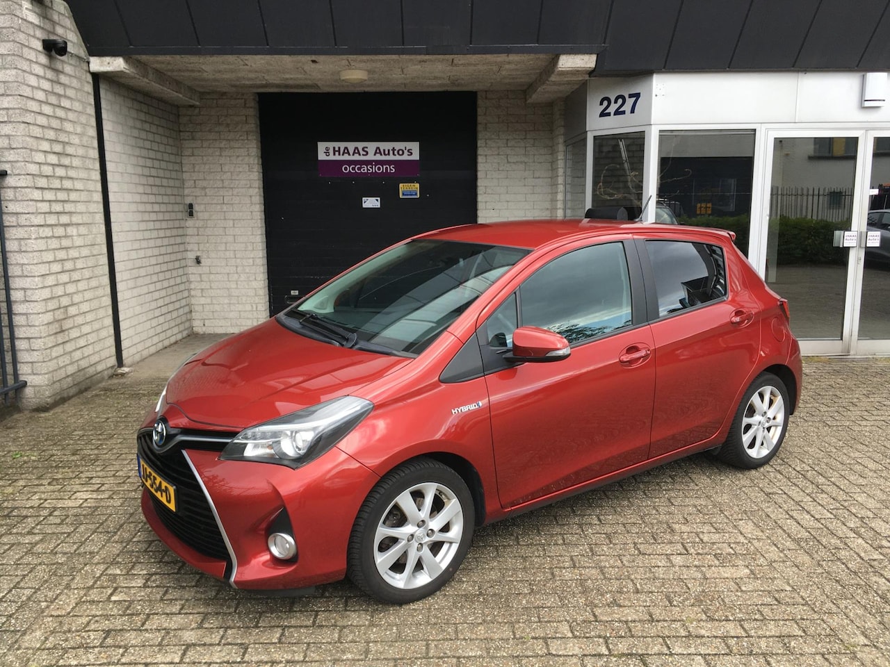 Toyota Yaris - 1.5 Full Hybrid Dynamic / FACELIFT / ALU VELGEN / CAMERA / CLIMA ACC / DEALER OH - AutoWereld.nl