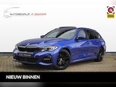 BMW 3-serie Touring - 320i M sport // Portimao Blue | BTW auto | Panoramadak | Trekhaak | Sfeerverlichting | Car