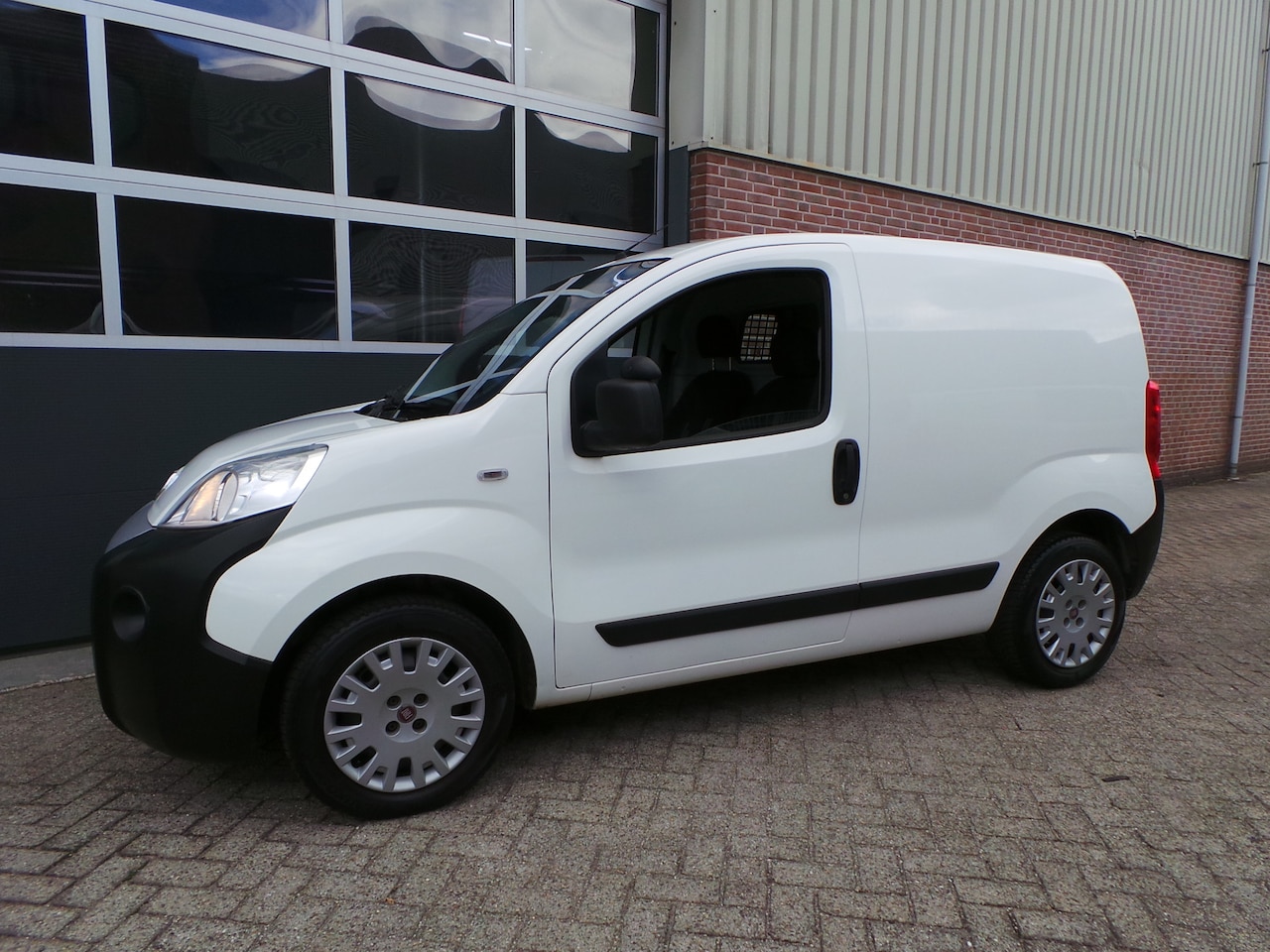 Fiat Fiorino - 1.3 MJ SX Airco,Pdc,El ramen,Trekhaak - AutoWereld.nl