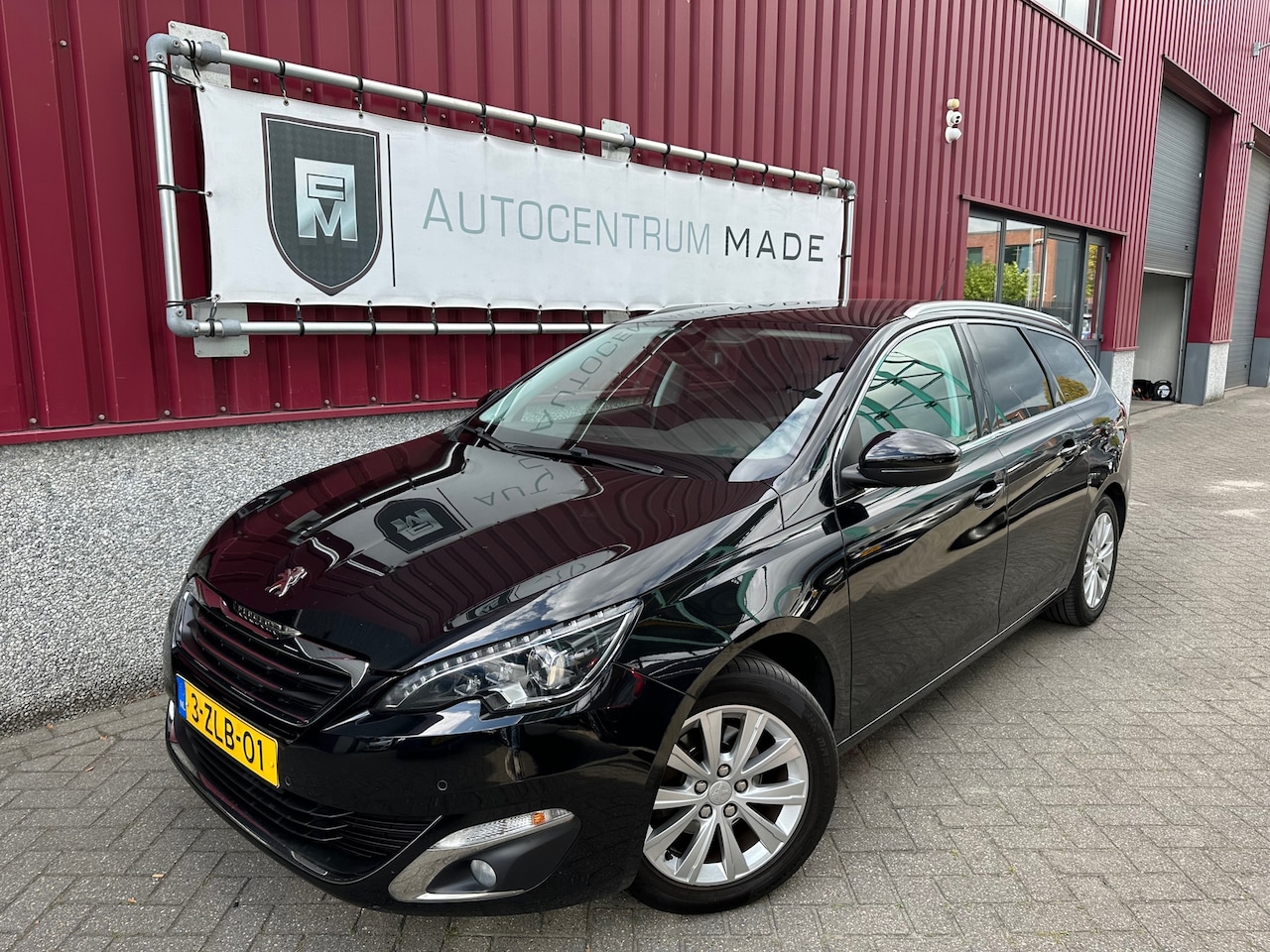 Peugeot 308 SW - 1.2 e-THP Allure // 140 DKM NAP // Navi // Clima // PDC // Cruise control - AutoWereld.nl