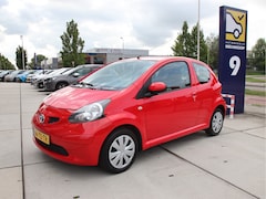 Toyota Aygo - 1.0-12V + NL auto, NAP, nieuwe APK, Multimedia Zomer aanbieding