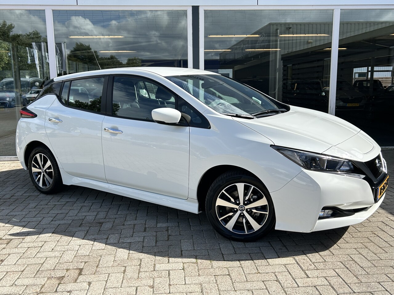 Nissan LEAF - Acenta 40 kWh 50% deal 5.475,- ACTIE Clima / Cruise / Camera / Navi - AutoWereld.nl