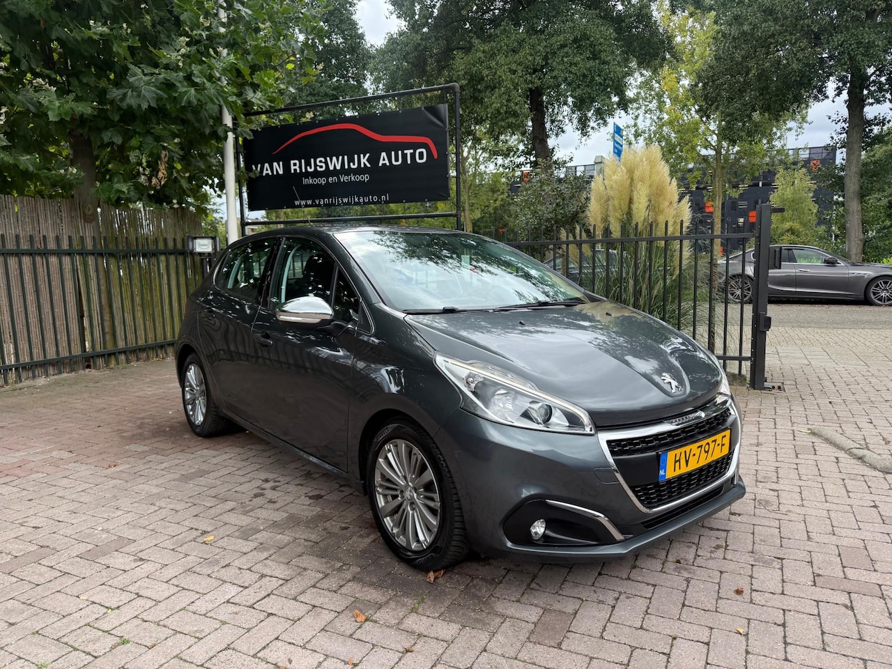 Peugeot 208 - 1.6 BlueHDi Blue Lease Nav Clima Cruise-con Dealer Ond - AutoWereld.nl