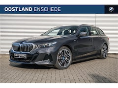 BMW i5 - eDrive40 High Executive M Sport / Panoramadak / Trekhaak / Parking Assistant Plus / Adapti