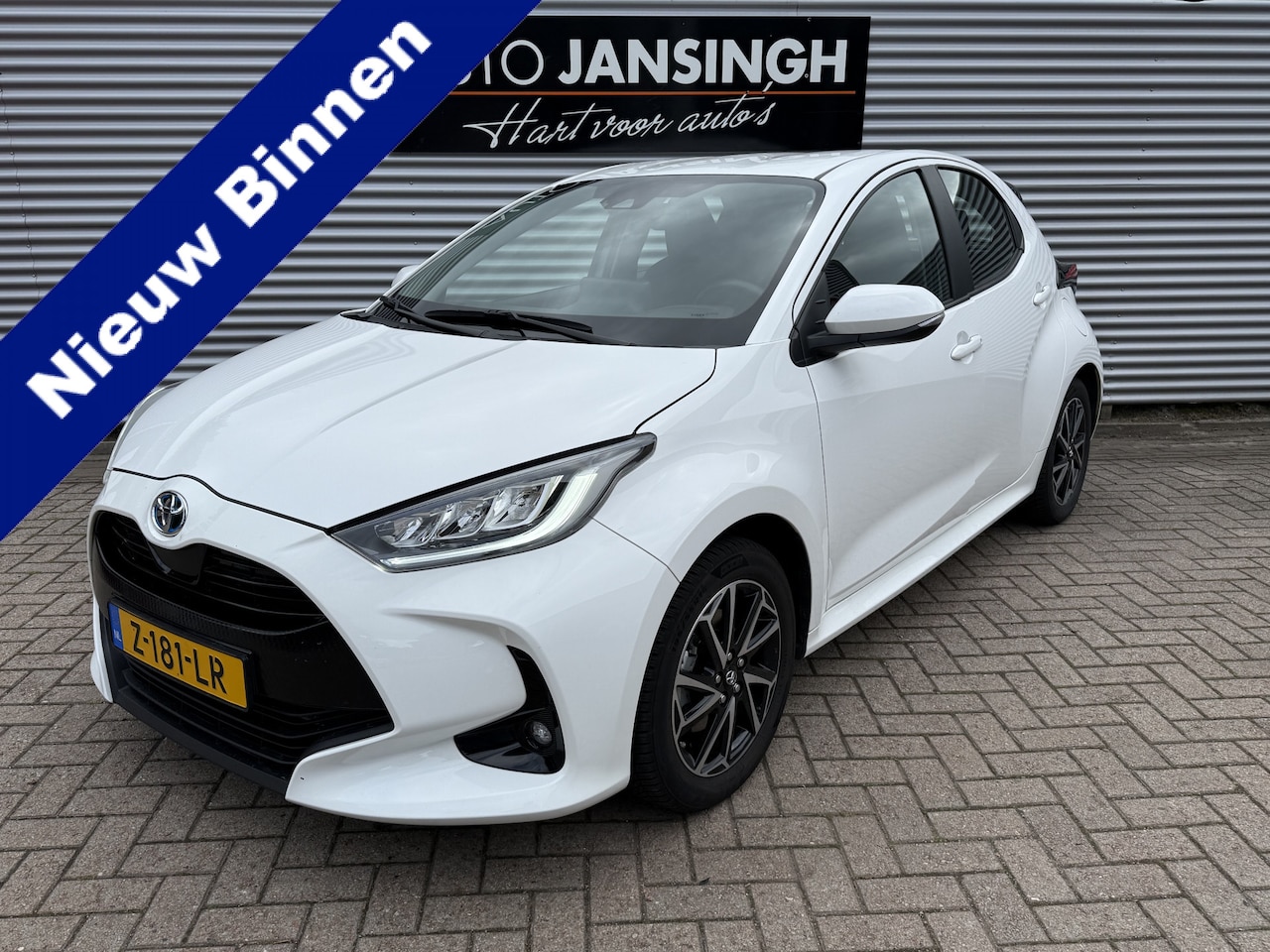 Toyota Yaris - 1.5 Hybrid Dynamic 19.530KM!! | Automaat | Camera | Stoelverwarming | Navi | Clima | LM Ve - AutoWereld.nl