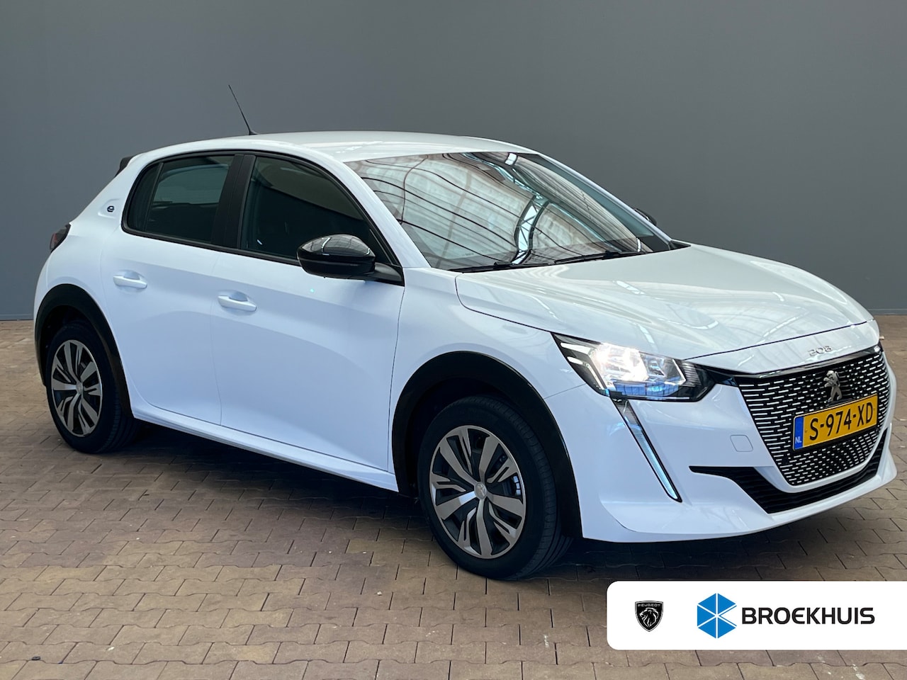 Peugeot e-208 - EV Active 50 kWh Carplay | Cruise Control | Airco | Elek. Ramen | Centrale Vergrendeling | - AutoWereld.nl