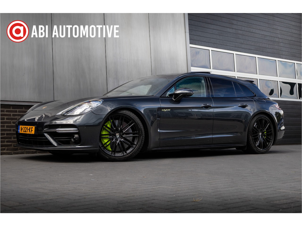 Porsche Panamera Sport Turismo - 4.0 Turbo S 680 pk E-Hybrid Sport-Chrono / Keramisch/ Pano-Dak/ Lucht-Vering/ 360-Camera/ - AutoWereld.nl