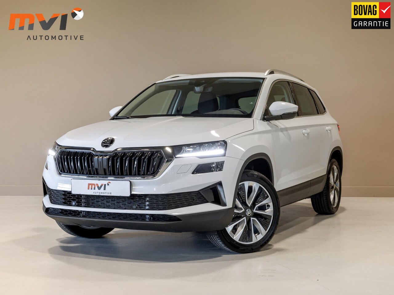 Skoda Karoq - 1.5 TSI ACT Business Edition / 150pk / Achteruitrij camera / Stoelverwarming / Adaptieve c - AutoWereld.nl