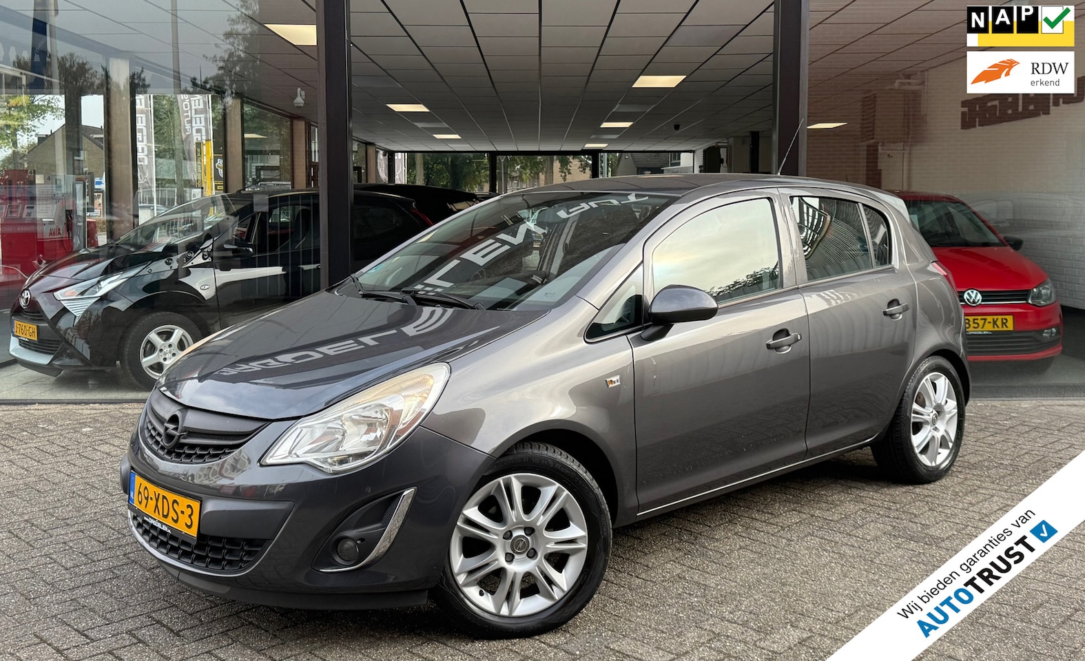 Opel Corsa - 1.2-16V 5drs AUTOMAAT | NAVI | CARPLAY | CRUISE | AIRCO | NAP - AutoWereld.nl