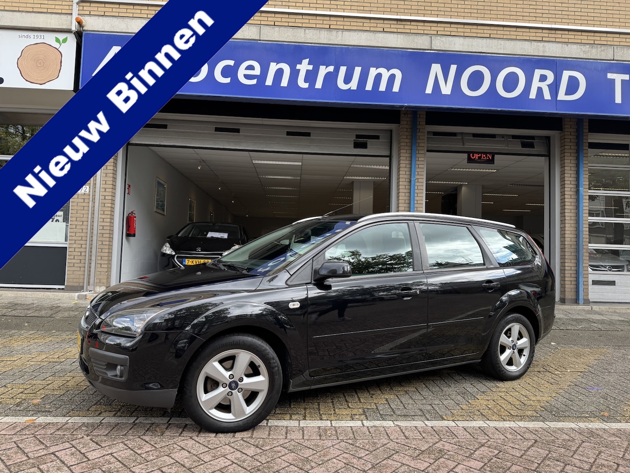 Ford Focus Wagon - 1.8-16V Ambiente Flexifuel | Navigatie | Cruise Control | Stoelverwarming | Parkeersensore - AutoWereld.nl