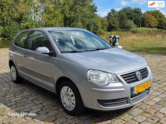 Volkswagen Polo - 1.2 Optive 1e eigenaar dealer onderhouden Lage km airco cv op afs elektrische ramen