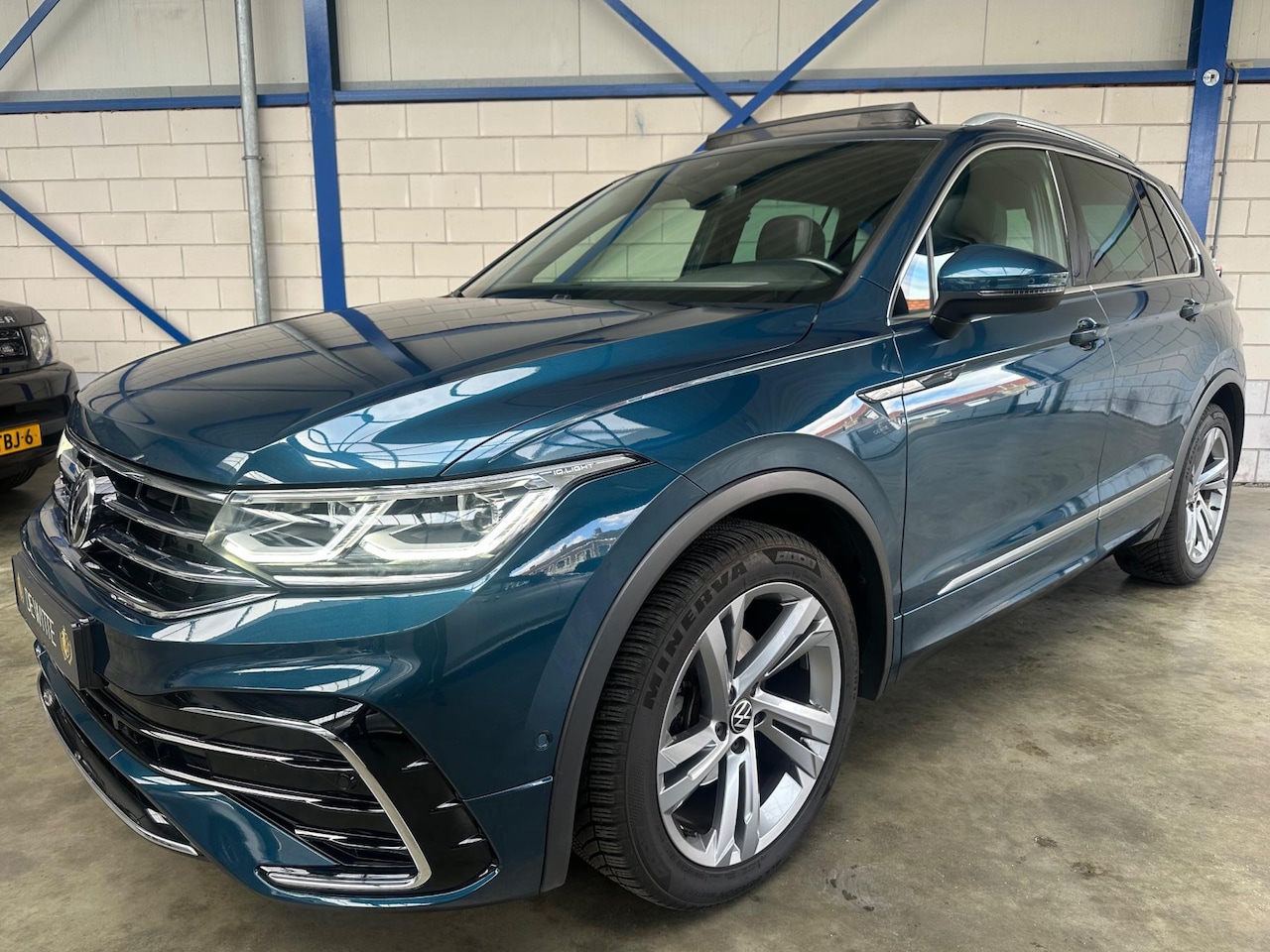 Volkswagen Tiguan - 1.5 TSI 3x R-Line Business+ Pano|Adaptief Cruise|Virtual|Line Assist|FULL - AutoWereld.nl