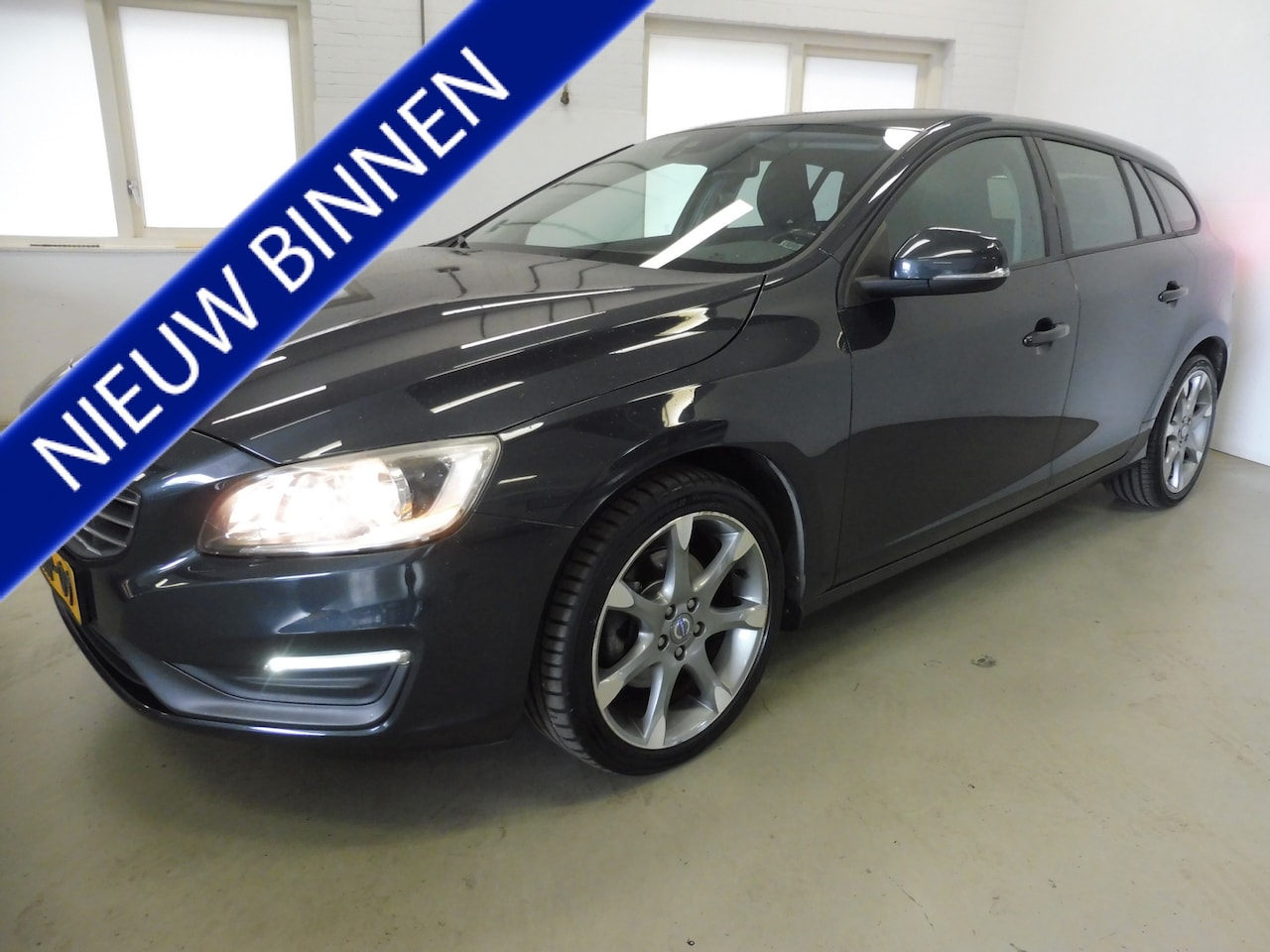 Volvo V60 - 1.6 T4 Kinetic Trekhaak | Cruise | LED | Trekgewicht 1600KG | NL auto - AutoWereld.nl