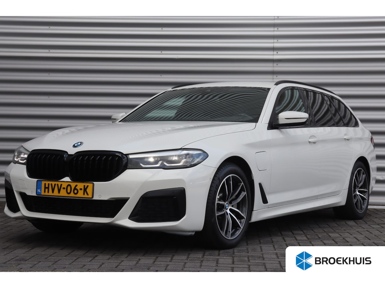 BMW 5-serie Touring - 530e 292PK X-DRIVE HIGH EXECUTIVE M-SPORT / NAVI / LEDER / FULL-LED / CLIMA / PDC / 18" LM - AutoWereld.nl