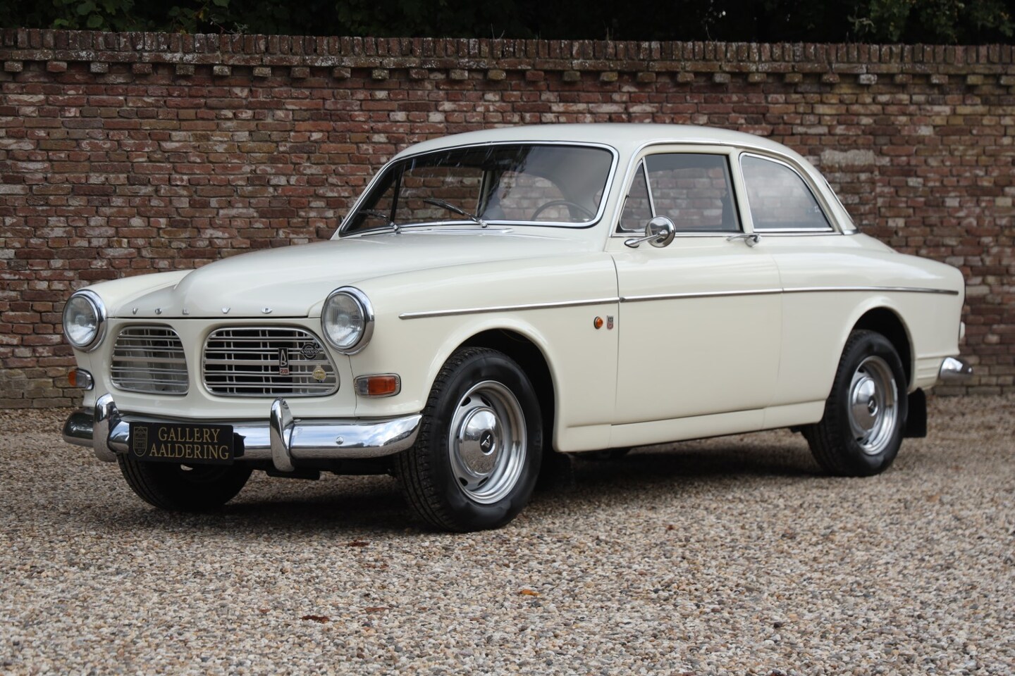 Volvo 133GT - Overdrive "Restored condition" "Body off" restored and rebuilt in 2022, Livery in Californ - AutoWereld.nl