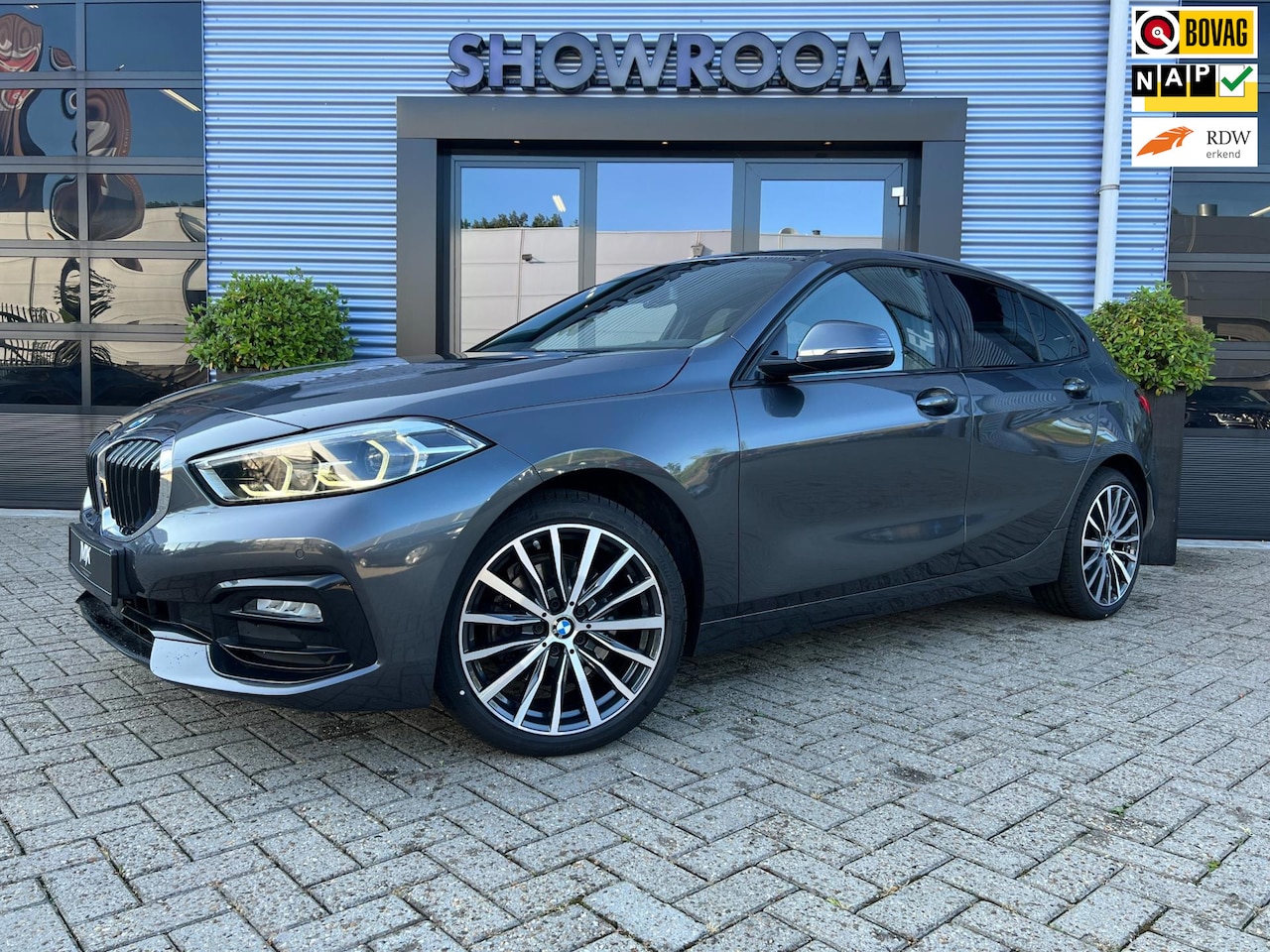 BMW 1-serie - 118i Executive AUT Led Leder Navi Keyless Apple Carplay - AutoWereld.nl