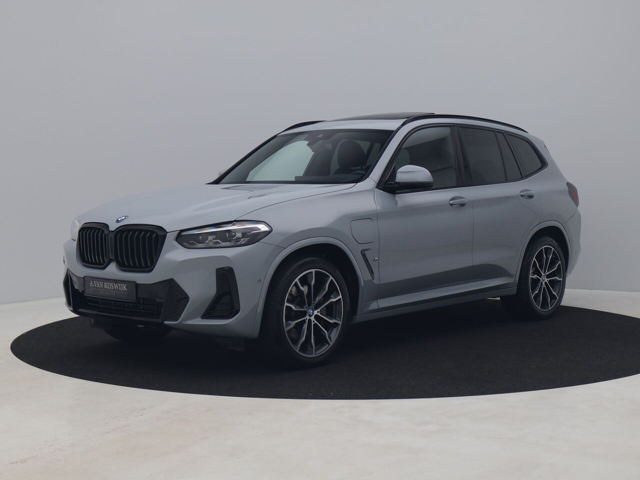 BMW X3 - xDrive30e M-Sport | PANO | 360° | HUD | KEYLESS | STOELVERWARMING - AutoWereld.nl