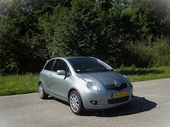Toyota Yaris - 1.3 VVTi Sol . Airco . LMV . Lederen bekleding . enz