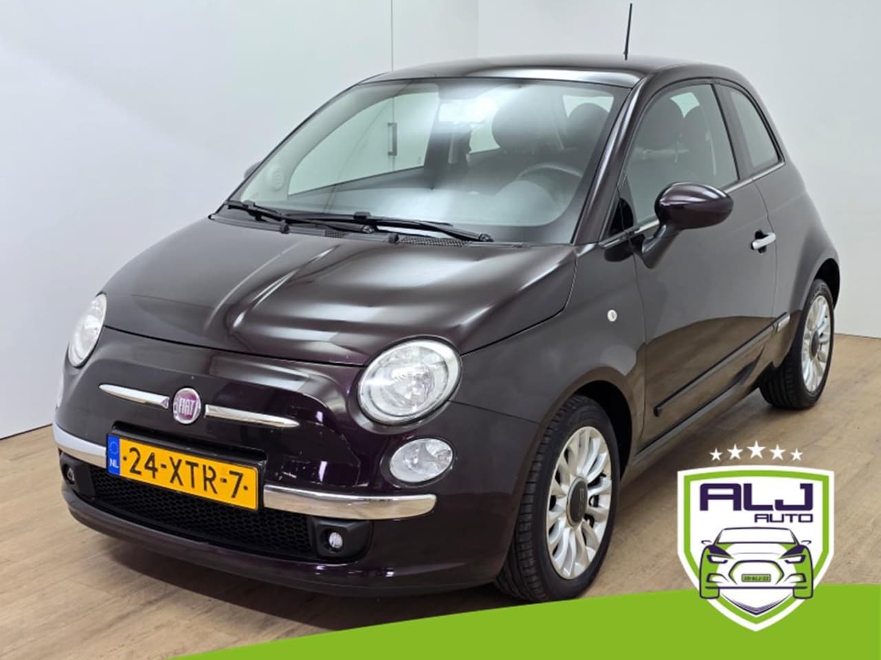 Fiat 500 - Occasion Lounge met panoramadak en unieke kleur | Tweedehands Fiat 500 in paarsmetallic | - AutoWereld.nl