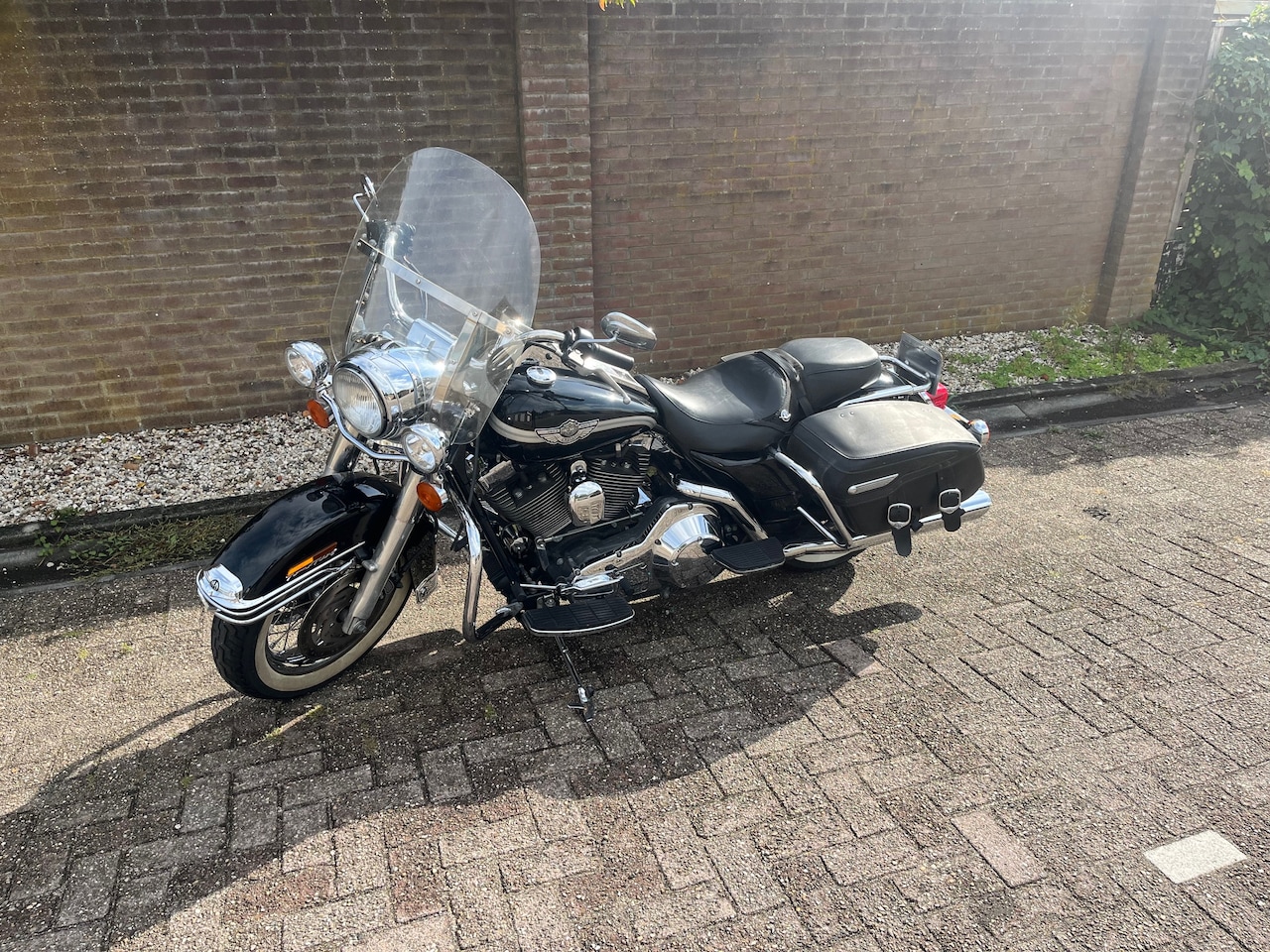 American Motors AMX - Harley Davidson FLHRCI Roadking - AutoWereld.nl