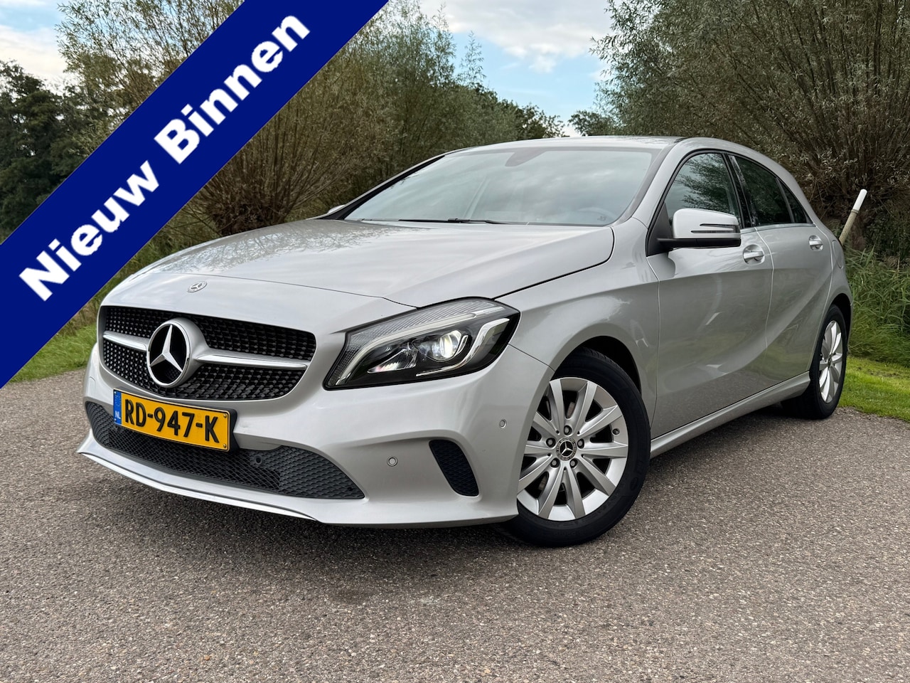 Mercedes-Benz A-klasse - 180 Business Solution - Navigatie - Camera - Automaat - LM Velgen - Stoelverwarming / Half - AutoWereld.nl