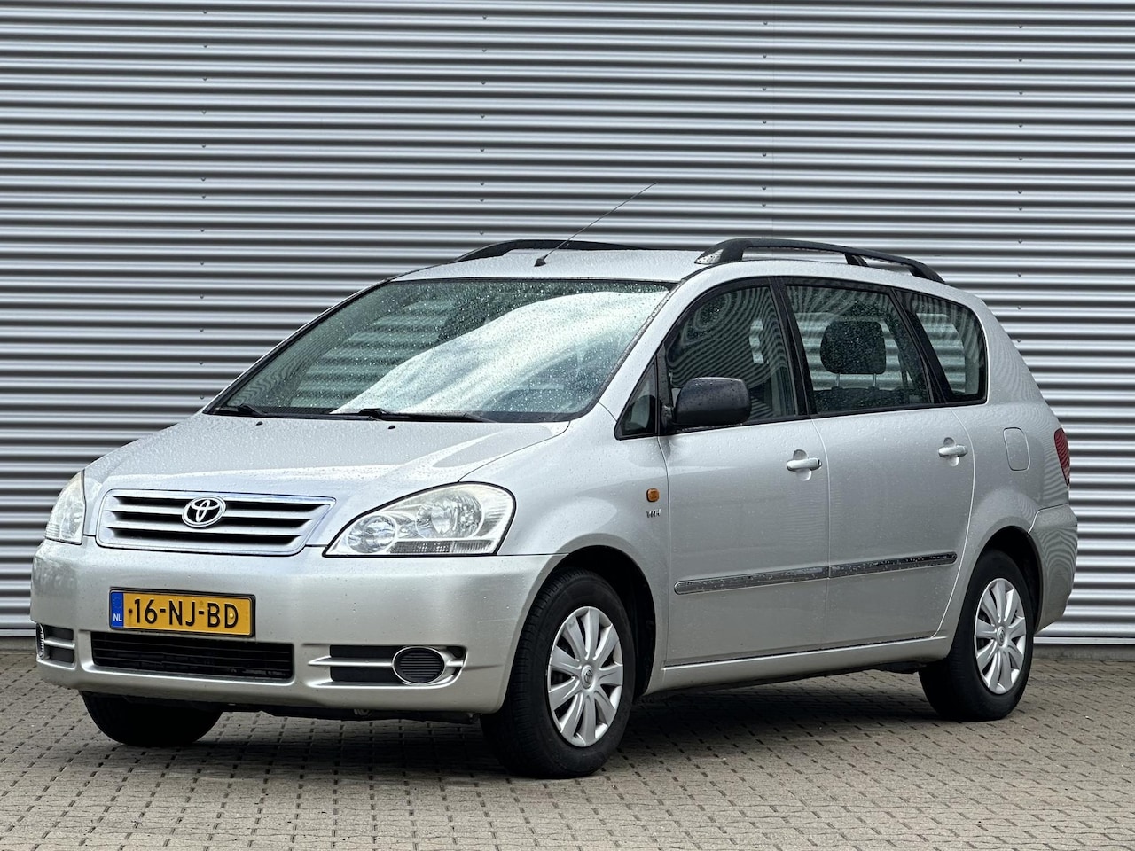 Toyota Avensis Verso - 2.0i Linea Luna 7p. 176000km!! - AutoWereld.nl