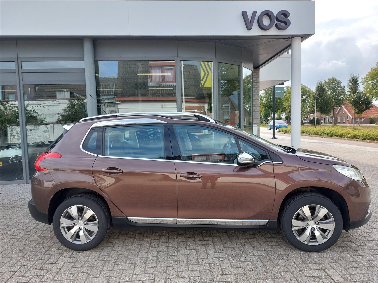Peugeot 2008 - 1.2 VTi Allure 1.2 VTi 82pk Allure - AutoWereld.nl