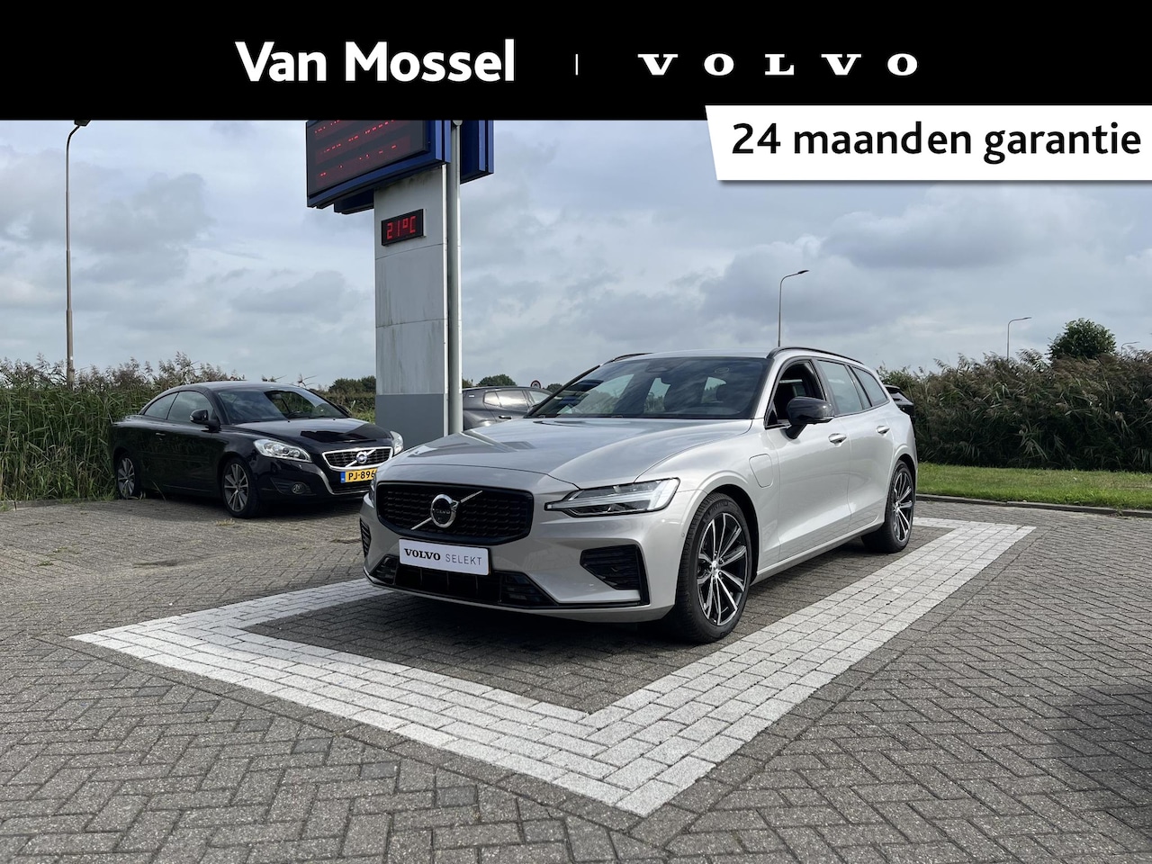 Volvo V60 - T6 Plug-in hybrid AWD Plus Dark | 360 Camera | Harman/Kardon | Trekhaak | - AutoWereld.nl