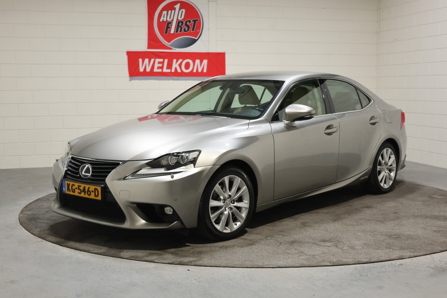 Lexus IS - 300h Luxury Line 300h Luxury Line, 100% Dealer onderhouden, Navi, Cruise, Clima, Leer stoelkoeling, Xenon, - AutoWereld.nl