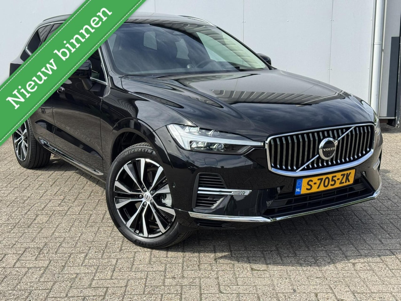 Volvo XC60 - T6 Plug-in hybrid AWD Ultimate Bright|luchtvering|gelaagdglas|B&W Audio|massage/ventilatie - AutoWereld.nl