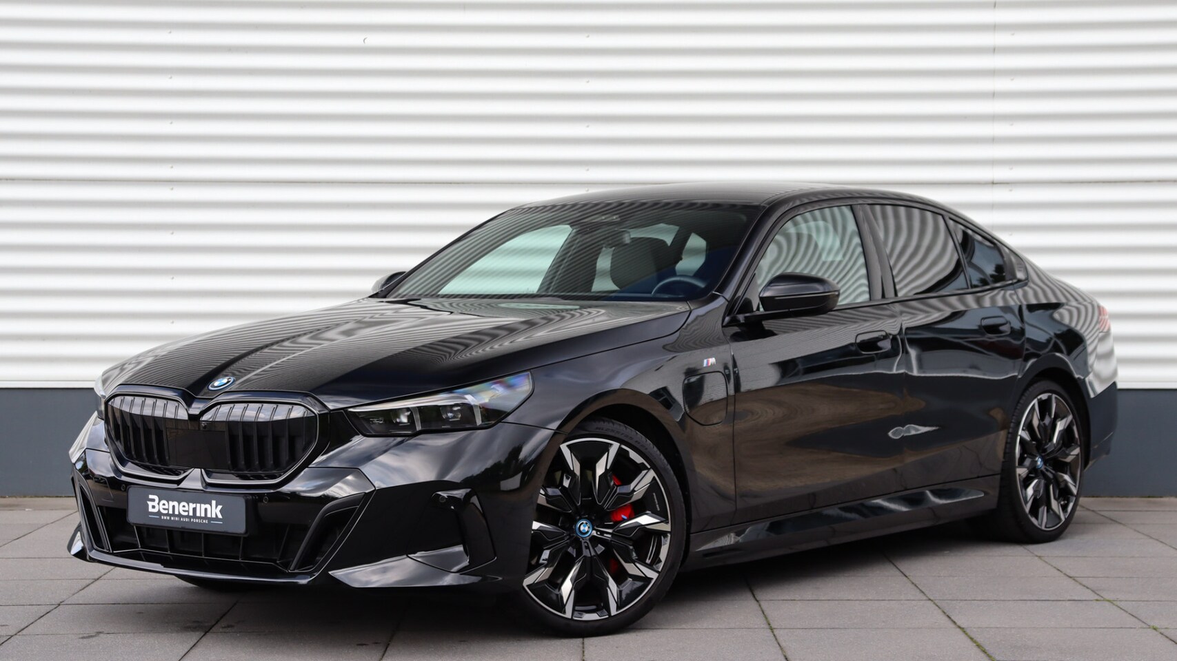 BMW 5-serie - 550e xDrive M-Sport Pro | Bowers & Wilkins | Stoelventilatie | Panoramdak | Trekhaak | Car - AutoWereld.nl