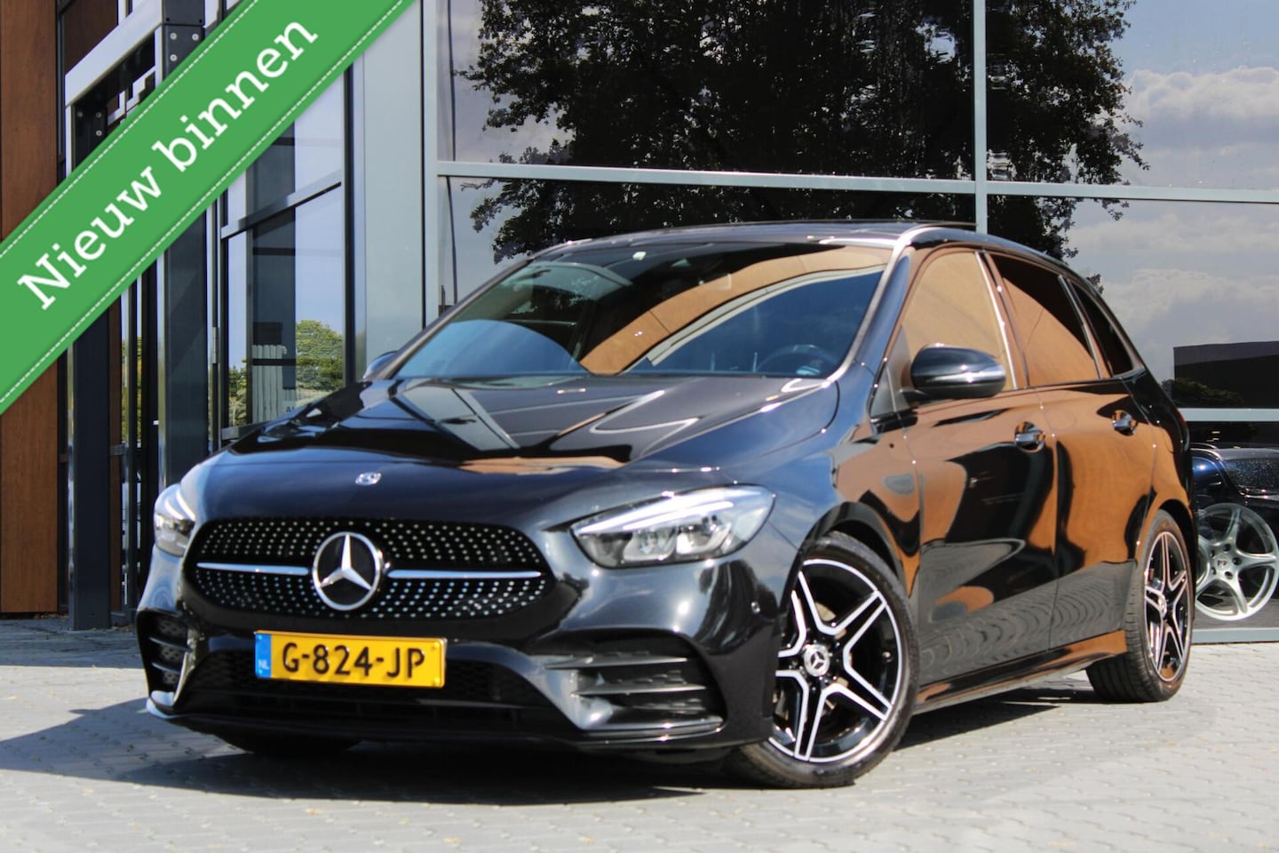 Mercedes-Benz B-klasse - 180 Business Solution AMG| Pano | Sportstoelen | Stoelverwarming - AutoWereld.nl