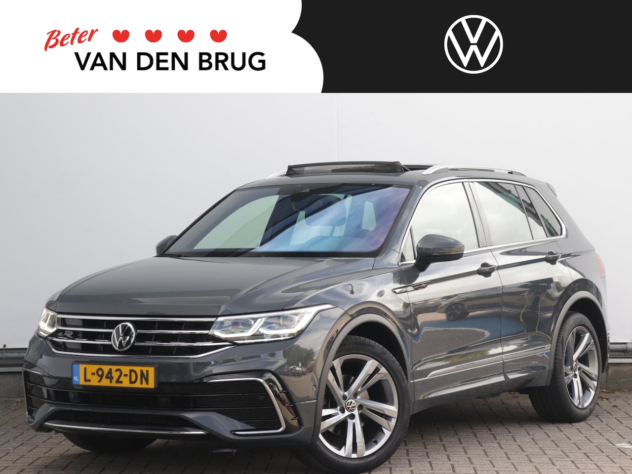 Volkswagen Tiguan - 1.5 TSI R-Line Business+ | Leder | Panoramadak | Trekhaak | LED Matrix | Stoel- en Stuurve - AutoWereld.nl