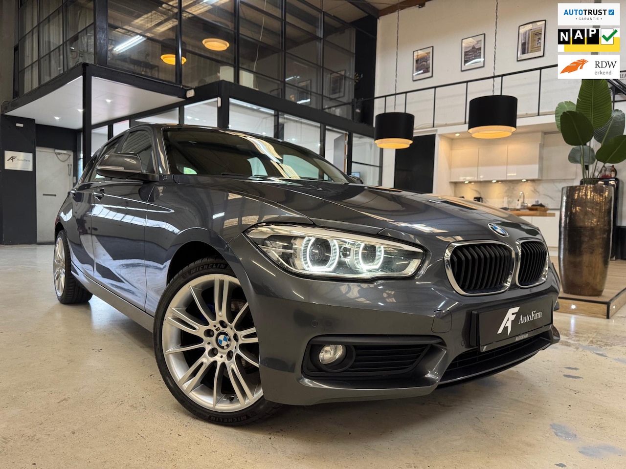 BMW 1-serie - 118i 136 PK Nette auto Dealer onderhouden Garantie mogelijk Keyles go parkeersensoren LED - AutoWereld.nl