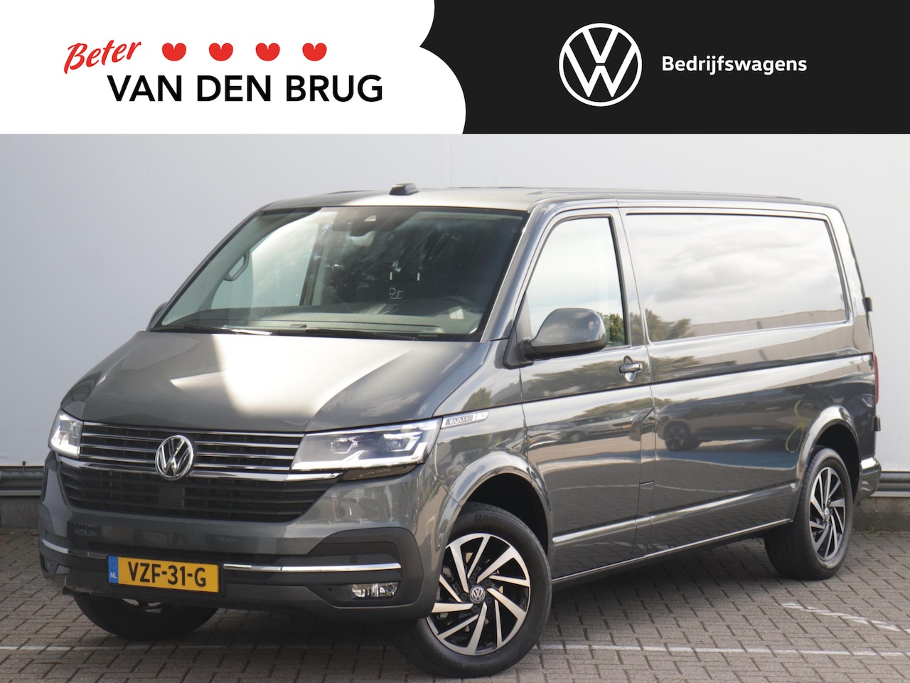 Volkswagen Transporter - 2.0 TDI L2H1 28 Bulli 75 edition | Stoelverwarming | Camera | Adaptive Cruise | Trekhaak | - AutoWereld.nl