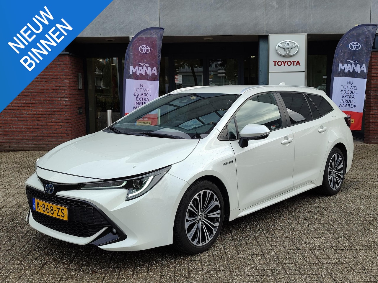 Toyota Corolla Touring Sports - 1.8 Hybrid STYLE STOEL/STUURVERW NAVI TREKHAAK APPLE/ANDROID 17'' LM-VELGEN PRIVACY GLASS - AutoWereld.nl