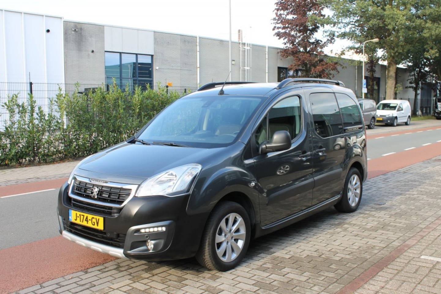 Peugeot Partner Tepee - 1.2 Tepee Active - AutoWereld.nl