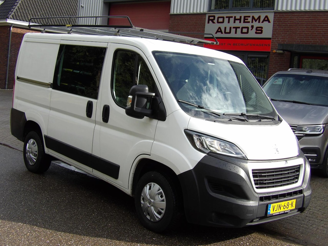 Peugeot Boxer - Bestel 330 2.2 BlueHDi 140 L1H1 Premium - AutoWereld.nl