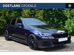 BMW 5-serie Touring - 530e xDrive High Executive M Sport Automaat / Panoramadak / Trekhaak / Laserlight / Adapti
