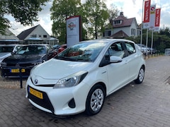 Toyota Yaris - 1.5 HYBRID AUTOMAAT / NAVI / CAMERA / AIRCO-ECC / CRUISE CTR
